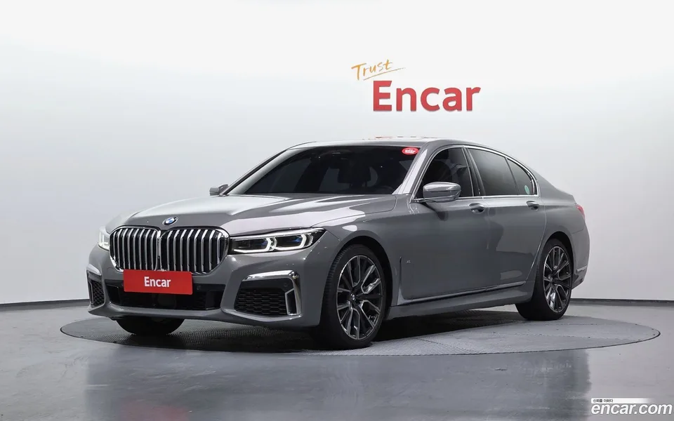 BMW 7 Series 740i M 2022 — фото 1, купить с доставкой в Москву