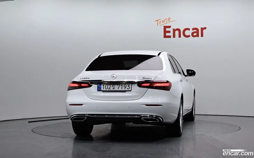 Mercedes-Benz E-Class E220d 4MATIC 2022 — миниатюра 4