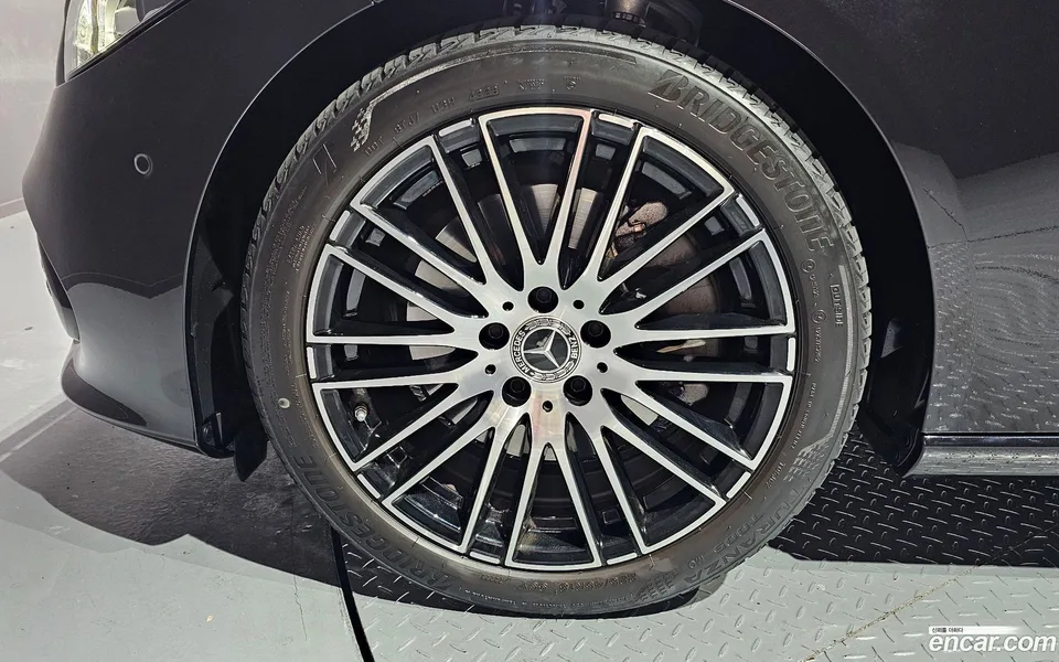 Mercedes-Benz C-Class C300 4MATIC 2024 — миниатюра 5