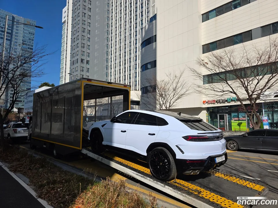 Lamborghini Urus 4.0 V8 SE 2025 — миниатюра 3