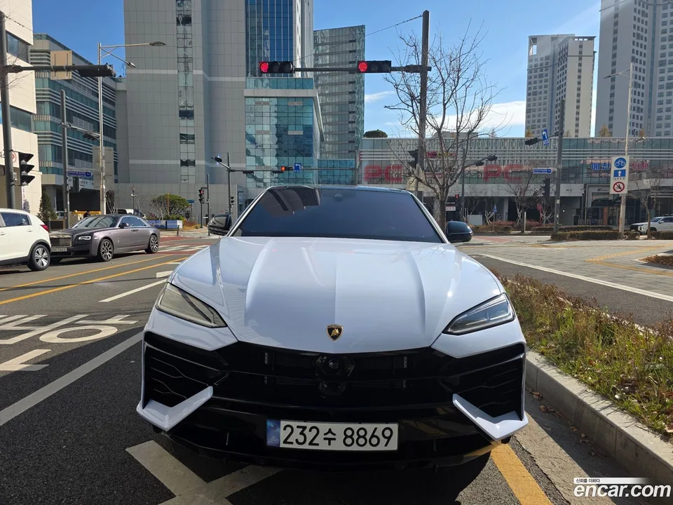 Lamborghini Urus 4.0 V8 SE 2025 — фото 1, купить с доставкой в Москву