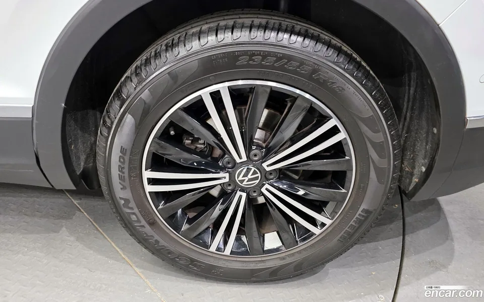 Volkswagen Tiguan 2.0 TDI 2023 — миниатюра 5