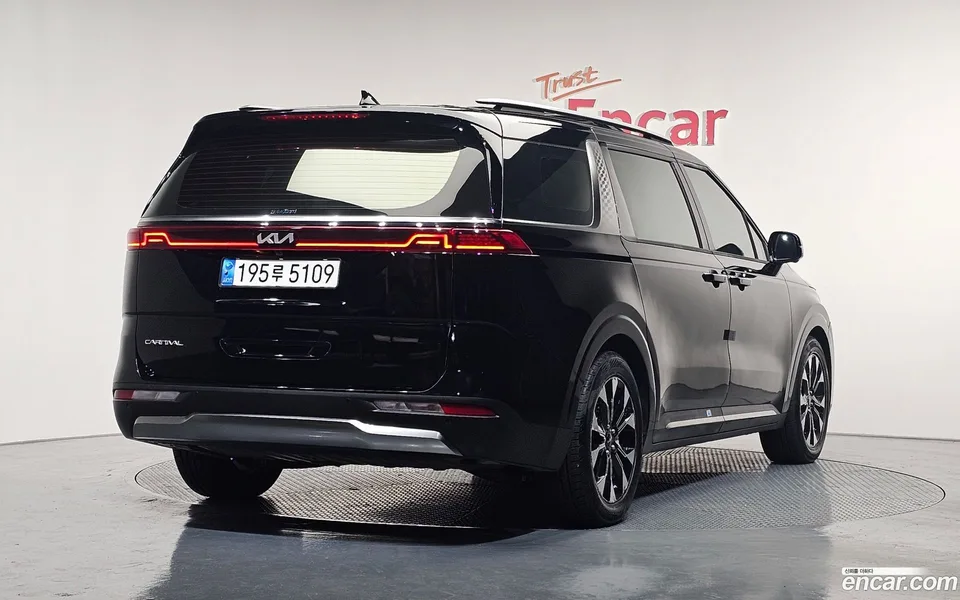 Kia Carnival 7 2023 — миниатюра 2
