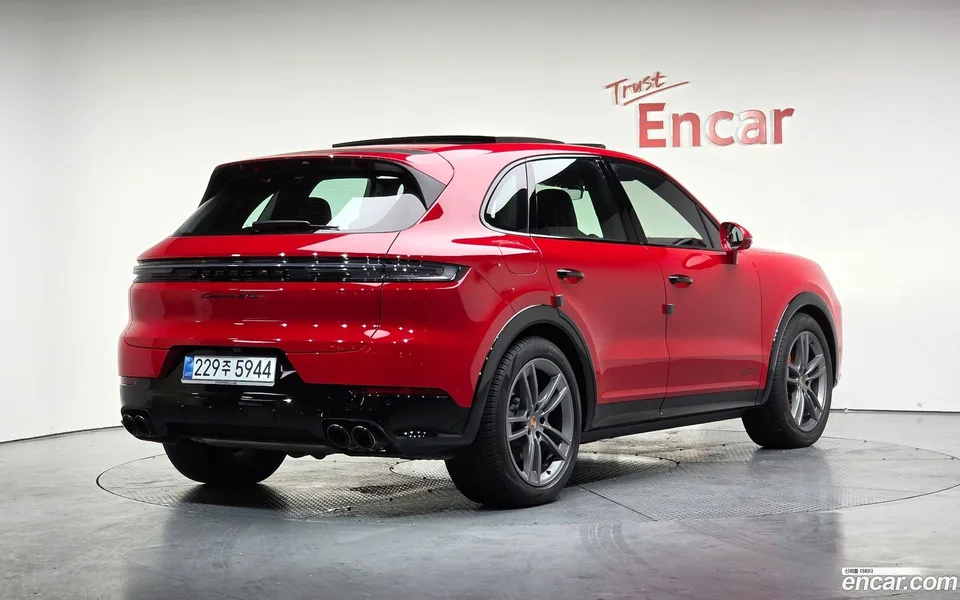 Porsche Cayenne 4.0 GTS 2025 — миниатюра 2