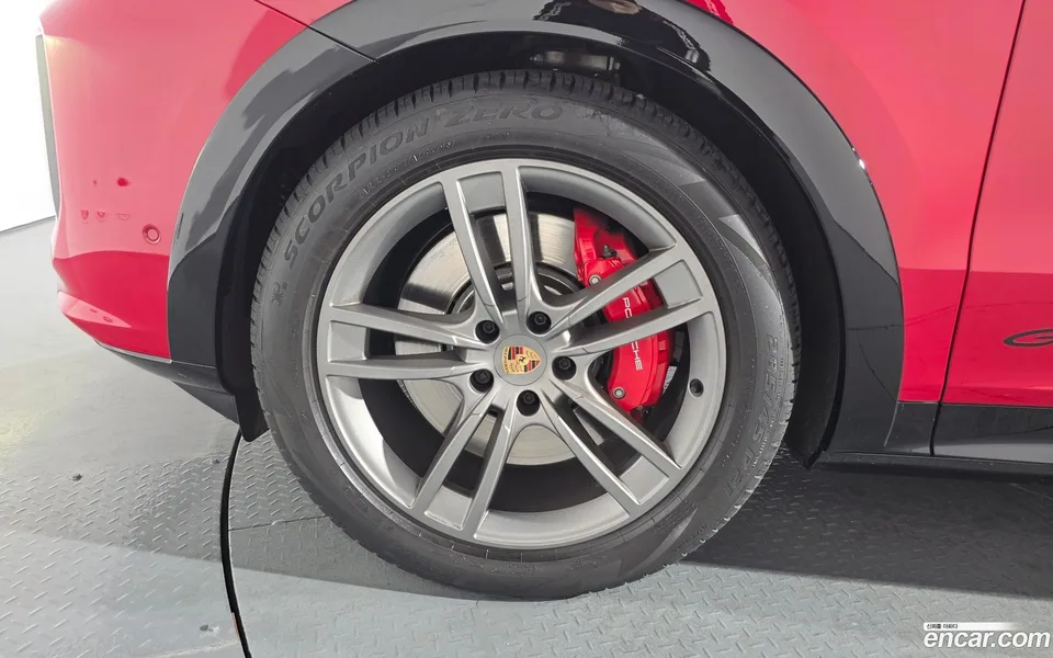 Porsche Cayenne 4.0 GTS 2025 — миниатюра 5
