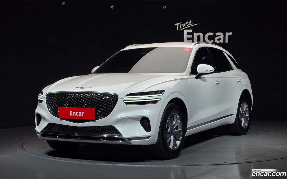 Genesis GV70 2.5T 2WD 2023 — фото 1, купить с доставкой в Москву