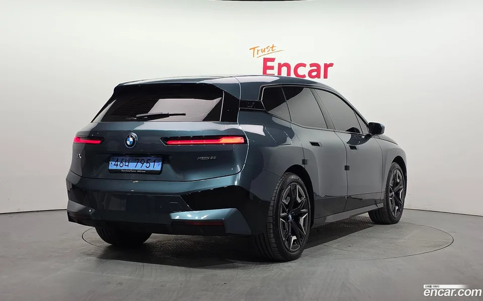 BMW iX xDrive50 2022 — миниатюра 2