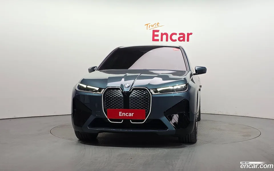 BMW iX xDrive50 2022 — миниатюра 3