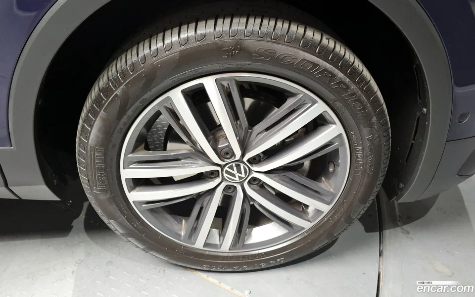 Volkswagen Tiguan Allspace 2.0 TSI 2023 — миниатюра 5