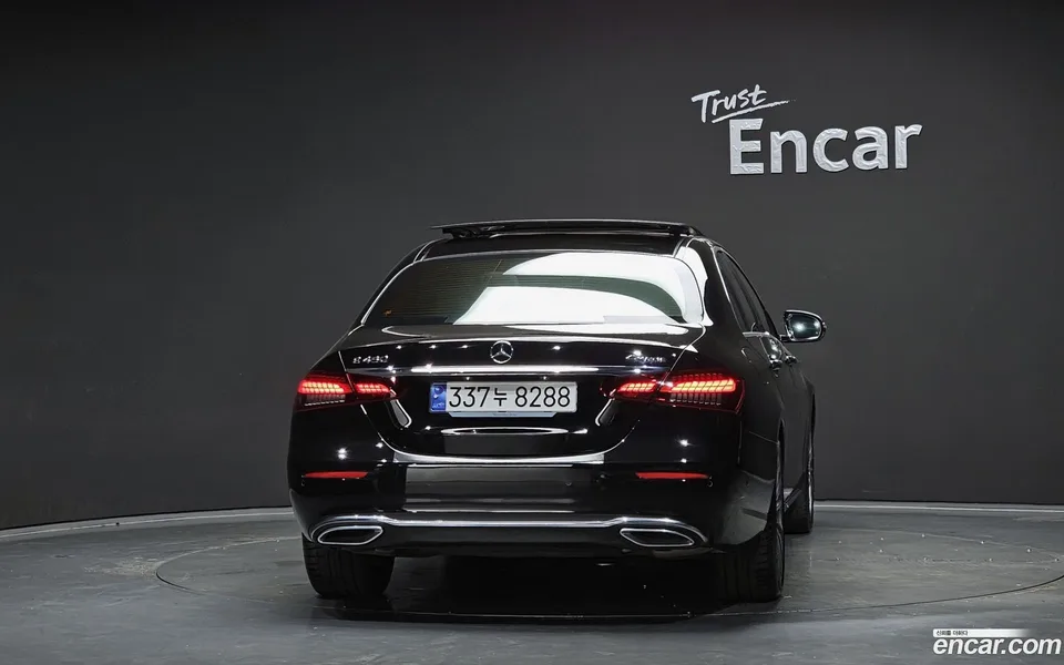 Mercedes-Benz E-Class E450 4MATIC 2023 — миниатюра 4