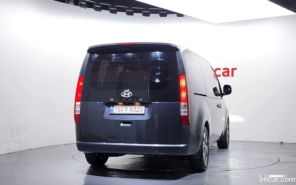 Hyundai Staria 9 2024 — миниатюра 4