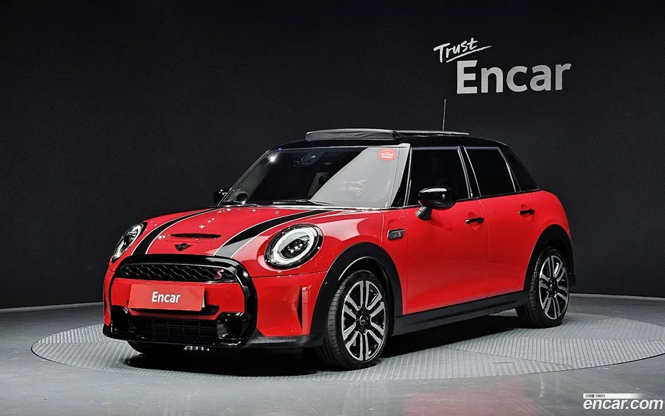 MINI Cooper S 5 2024 — фото 1, купить с доставкой в Москву