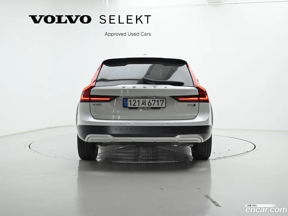 Volvo V90 Cross Country B5 AWD 2024 — миниатюра 4