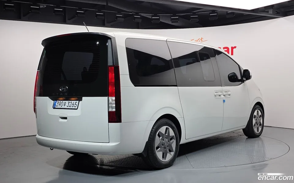Hyundai Staria 9 2023 — миниатюра 2