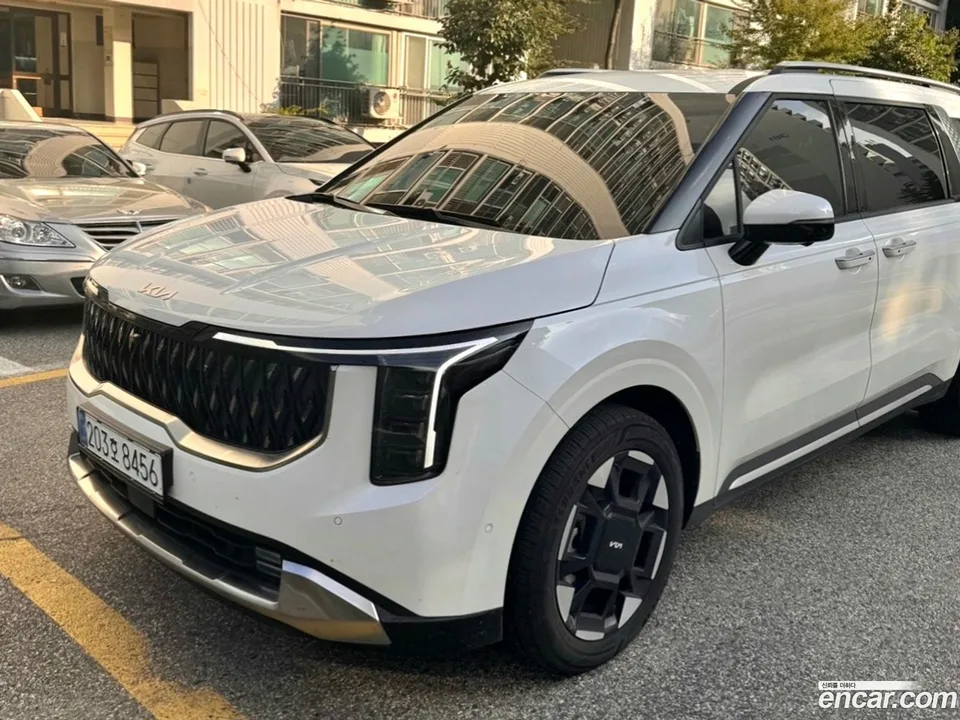 Kia Carnival HEV 9 2025 — фото 1, купить с доставкой в Москву