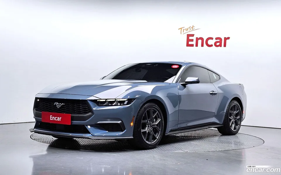 Ford Mustang 2.3 2024 — фото 1, купить с доставкой в Москву