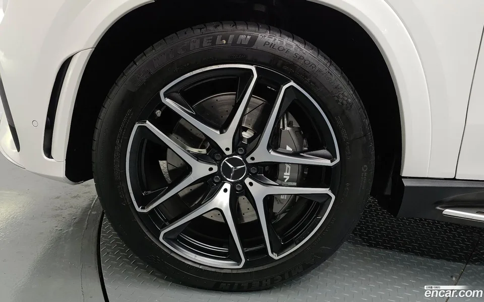 Mercedes-Benz GLE-Class AMG GLE53 4MATIC+ 2023 — миниатюра 5