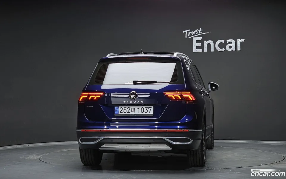 Volkswagen Tiguan Allspace 2.0 TSI 2023 — миниатюра 4