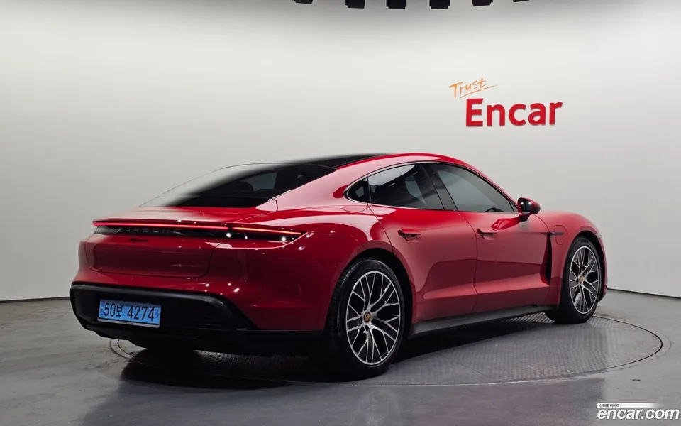 Porsche Taycan 2023 — миниатюра 2