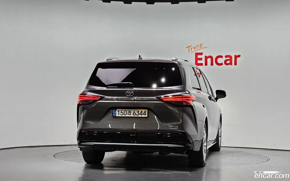 Toyota Sienna 2.5 2WD 2022 — миниатюра 4