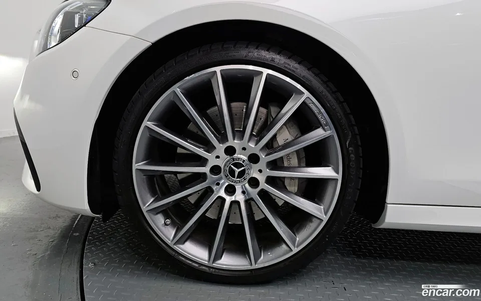Mercedes-Benz E-Class E350 4MATIC AMG Line 2022 — миниатюра 5