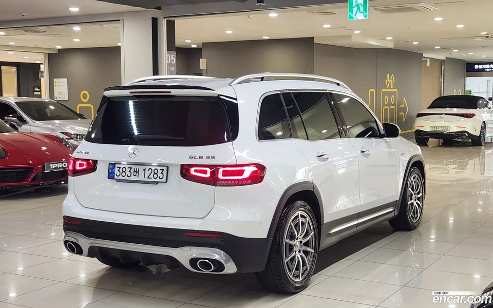 Mercedes-Benz GLB-Class AMG GLB35 4MATIC 2023 — миниатюра 3