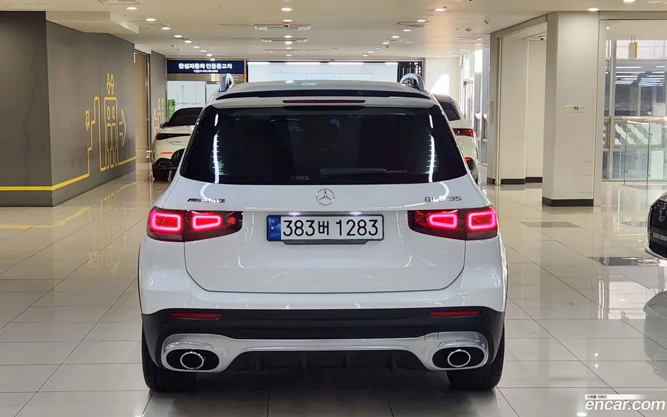 Mercedes-Benz GLB-Class AMG GLB35 4MATIC 2023 — миниатюра 4