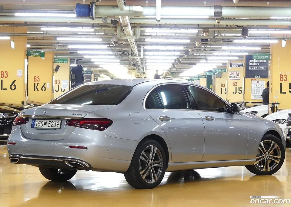 Mercedes-Benz E-Class E350 4MATIC 2022 — миниатюра 2