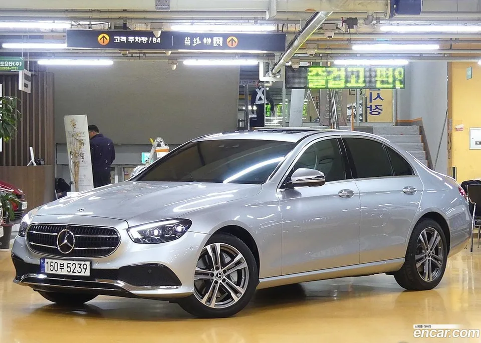 Mercedes-Benz E-Class E350 4MATIC 2022 — фото 1, купить с доставкой в Москву