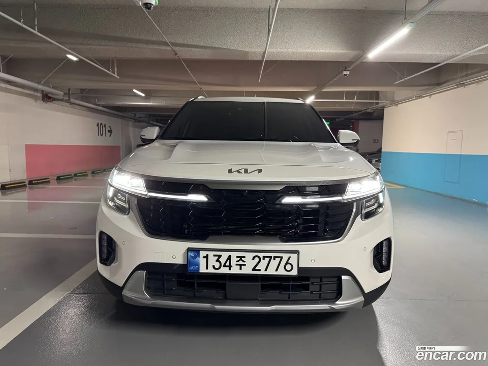 Kia Seltos 1.6 2WD 2023 — фото 1, купить с доставкой в Москву