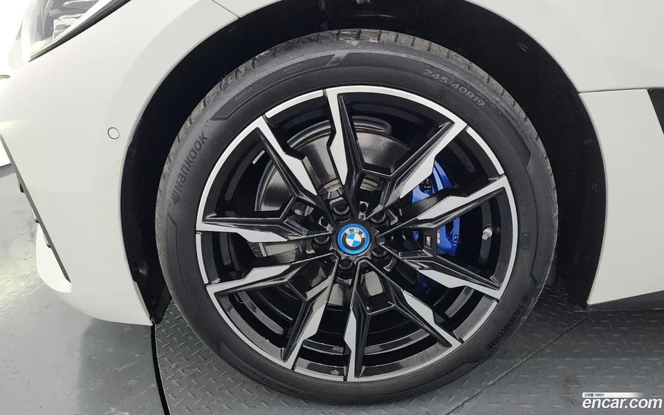 BMW i4 M50 2023 — миниатюра 5