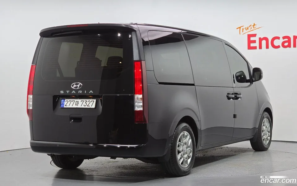Hyundai Staria 9 2024 — миниатюра 2