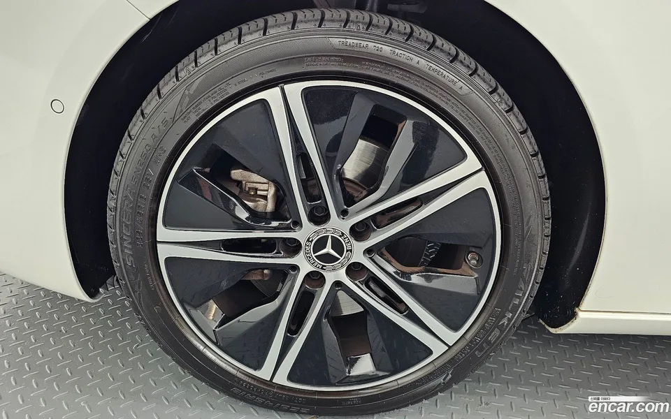 Mercedes-Benz A-Class A220 2024 — миниатюра 5