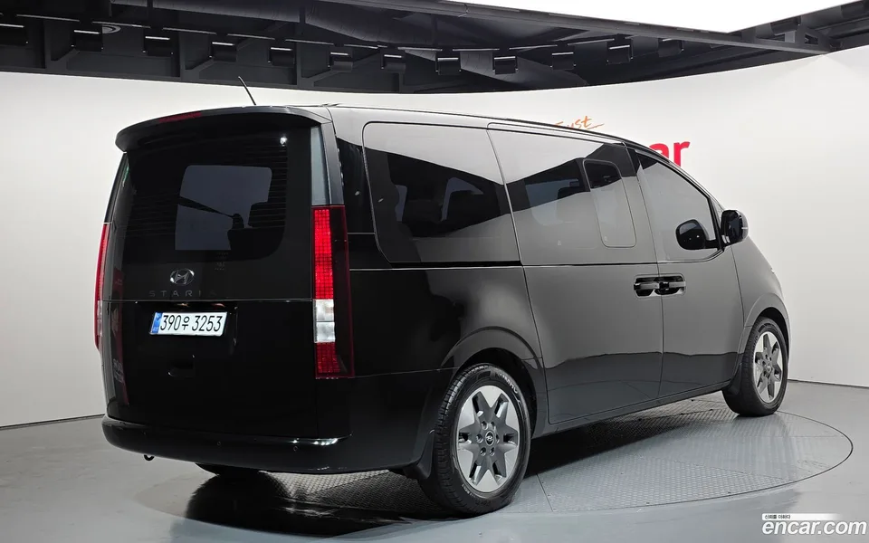 Hyundai Staria 9 2024 — миниатюра 2