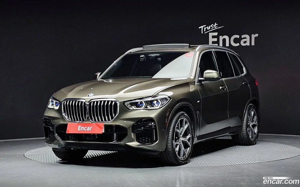 BMW X5 xDrive 40i M 2022 — фото 1, купить с доставкой в Москву