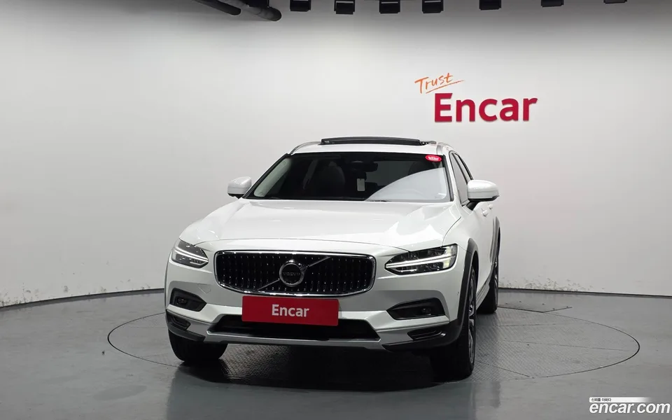 Volvo V90 Cross Country B5 AWD 2025 — миниатюра 3