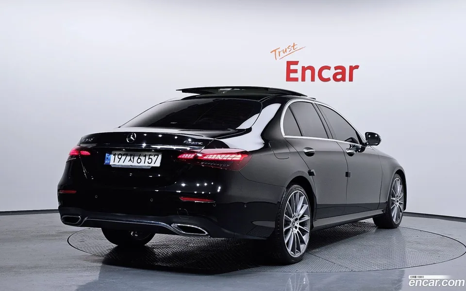 Mercedes-Benz E-Class E350 4MATIC AMG Line 2022 — миниатюра 2