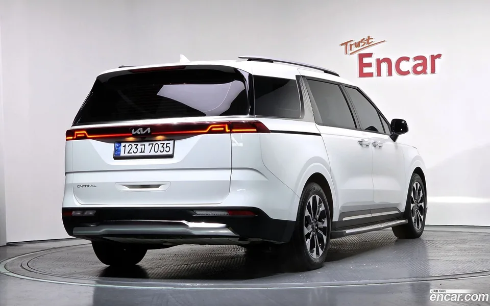 Kia Carnival 7 2023 — миниатюра 2