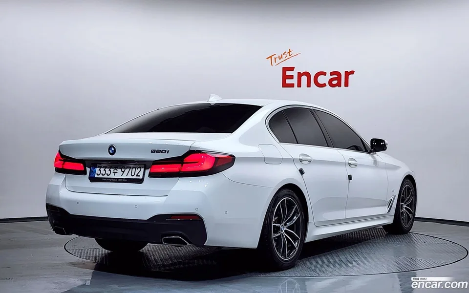 BMW 5 Series 520i M 2022 — миниатюра 2