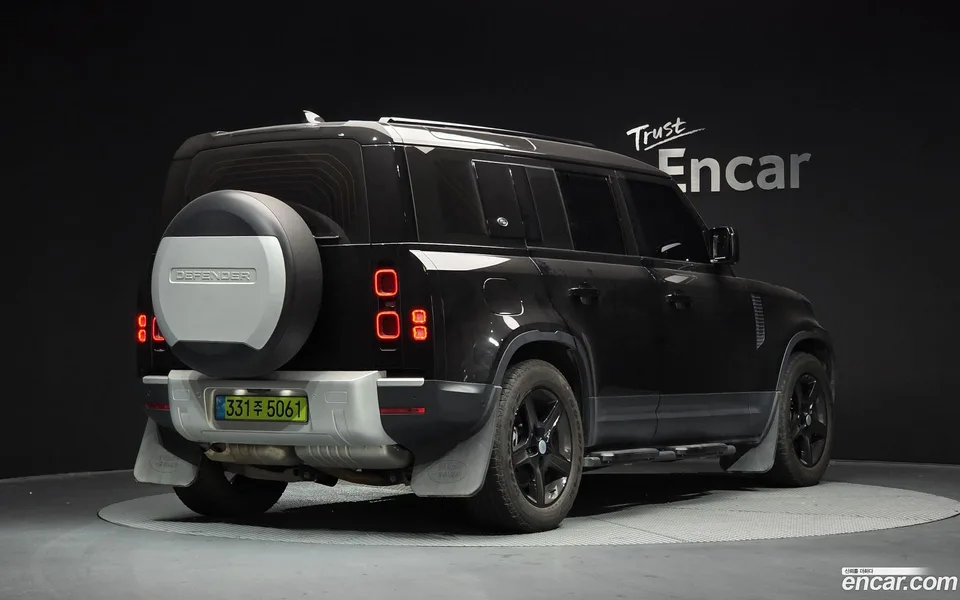 Land Rover Defender 110 D250 SE 2024 — миниатюра 2