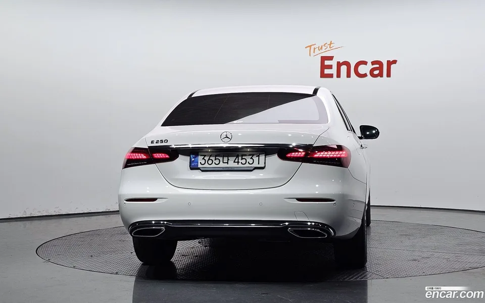Mercedes-Benz E-Class E250 2023 — миниатюра 4