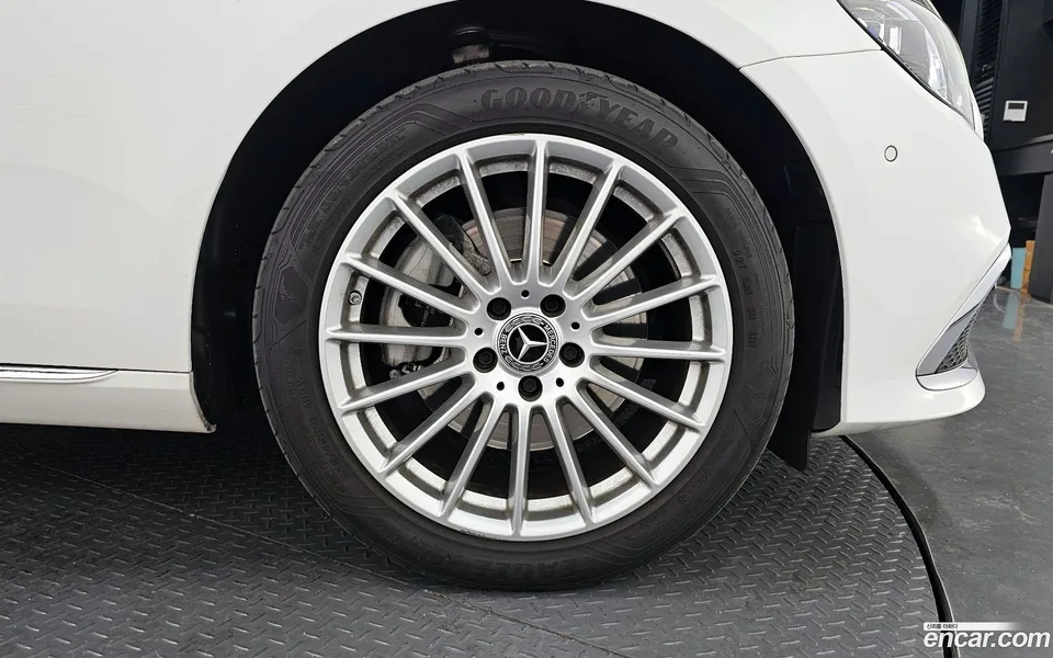Mercedes-Benz E-Class E250 2023 — миниатюра 5