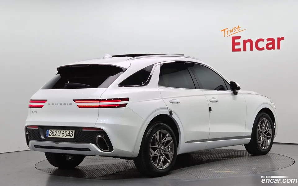 Genesis GV70 2.5T 2WD 2023 — миниатюра 2
