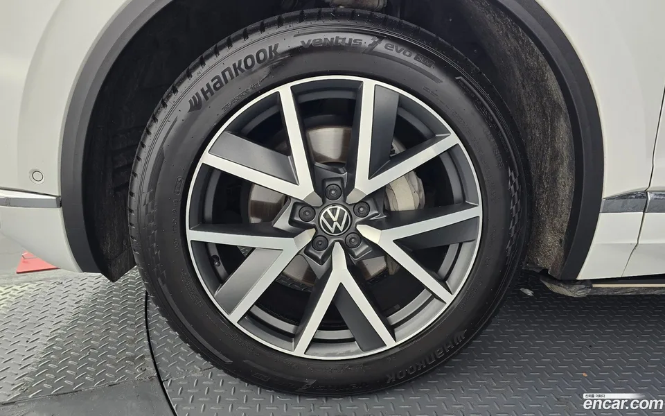 Volkswagen Touareg 3.0 TDI 2023 — миниатюра 5