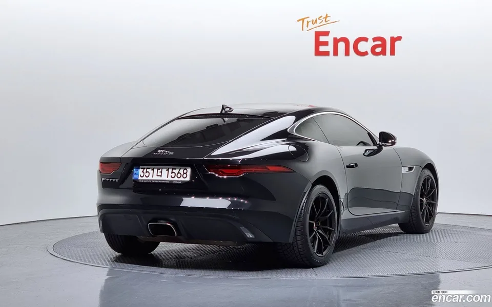 Jaguar F-Type P300 2023 — миниатюра 2