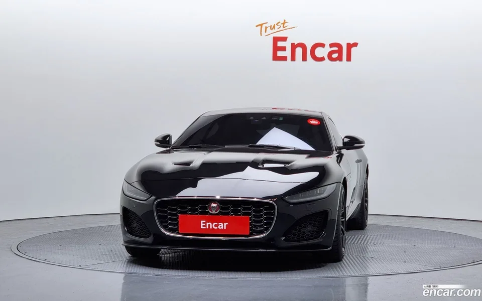 Jaguar F-Type P300 2023 — миниатюра 3