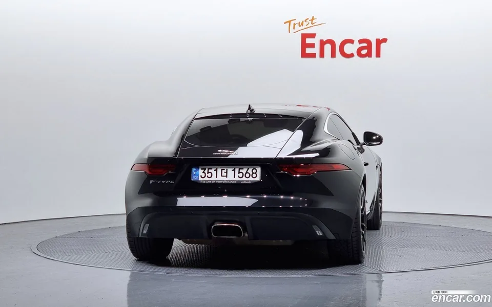 Jaguar F-Type P300 2023 — миниатюра 4
