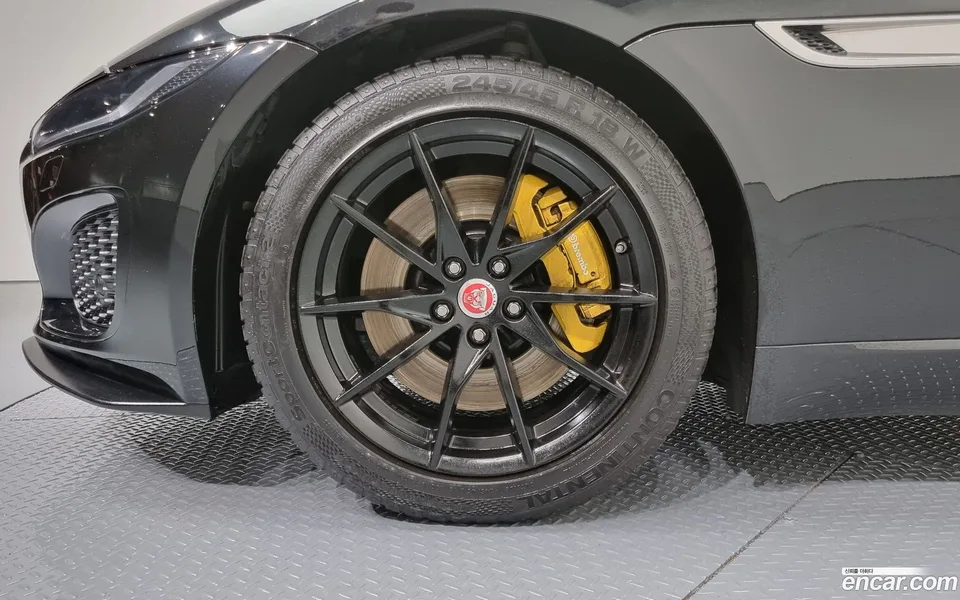 Jaguar F-Type P300 2023 — миниатюра 5