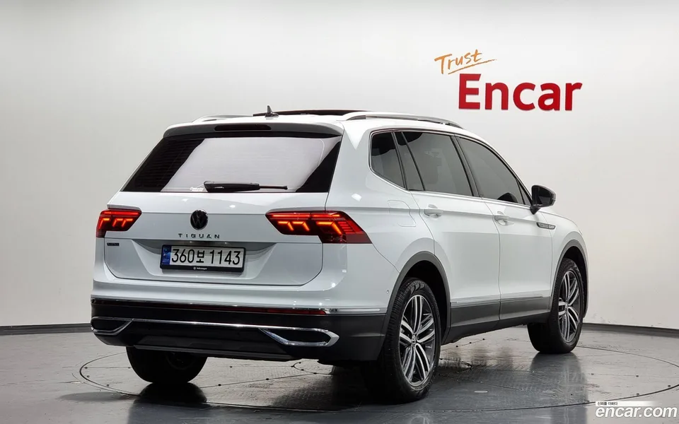 Volkswagen Tiguan Allspace 2.0 TSI 2023 — миниатюра 2