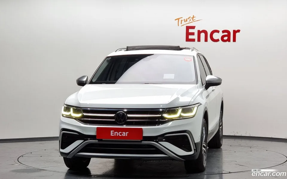 Volkswagen Tiguan Allspace 2.0 TSI 2023 — миниатюра 3